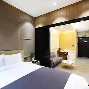 Deluxe Suite Double No